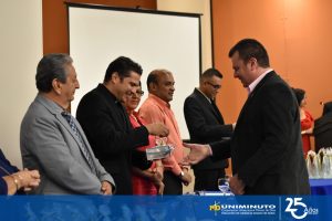 Recibe Reconocimiento por el padre